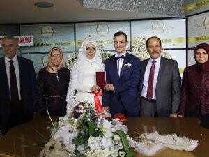 Ebru ve Ali dünya evine girdi