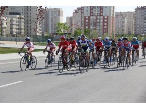 Rumi Çocuk Oyunları'nda bisiklet yarışı yapıldı