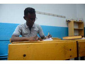 Somalili öğrenciden "Somalice-Türkçe" sözlük