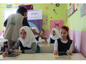 Suriyeli çocuklara 20 bin tablet