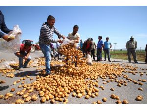 Patates üreticilerinden yol kapatma eylemi