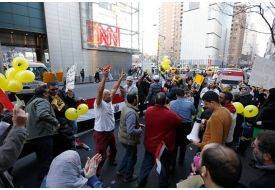 CNN ÖNÜNDEVUVUZELA İLE DARBE PROTESTOSU