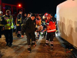 Kayseri'de yolcu otobüsü devrildi: 19 yaralı
