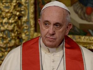 Papa'dan Fransa'ya laiklik eleştirisi