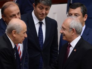 Kılıçdaroğlu ve Bahçeli ayaküstü sohbet etti