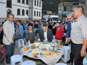 Akşehir Belediyesi'nin mahalle iftarları sürüyor