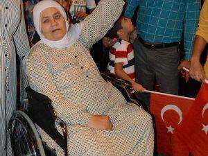 Batman'da 67 Yaşındaki Felçli Kadın Demokrasi Nöbeti Tuttu