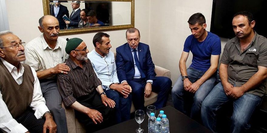 Erdoğan'dan Şehit Ailesine Taziye Ziyareti