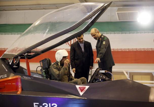 İran'dan yeni savaş uçağı
