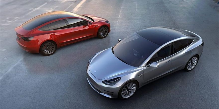 Tesla'nın S Modeli Test Sürüşü Sırasında Alev Aldı