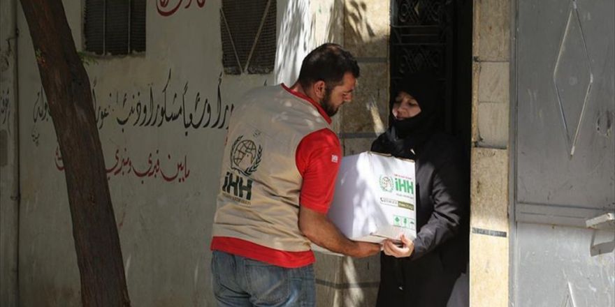 Saldırı Altındaki Halep'e Yardımlar Ulaştırılıyor
