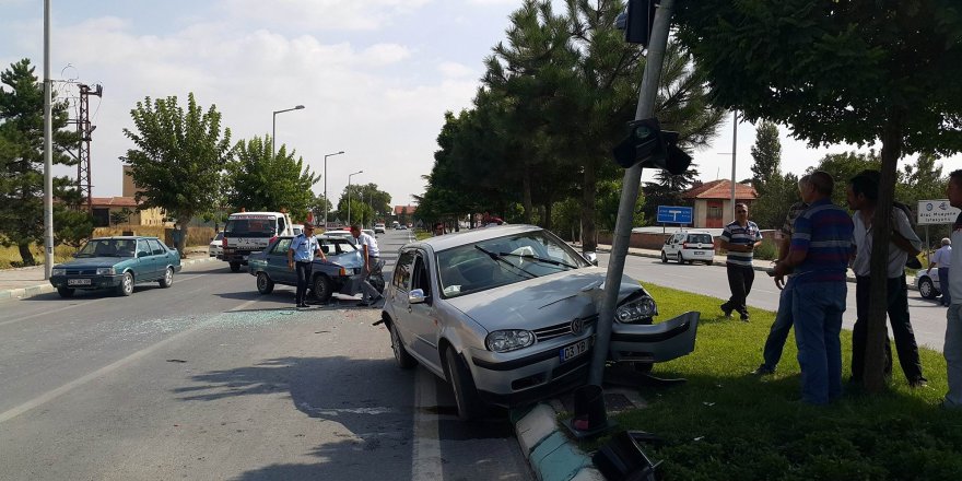 Akşehir'de trafik kazası: 3 yaralı