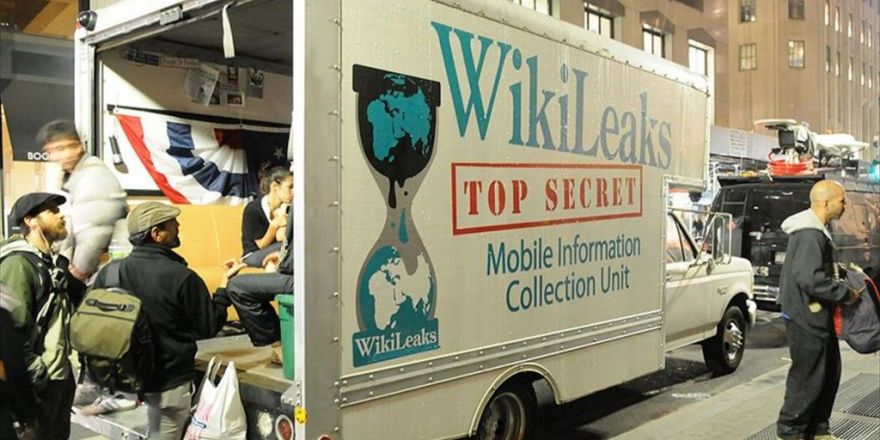 Wikileaks Clinton'ın Kampanya Yöneticisinin Elektronik Postalarını Yayınladı