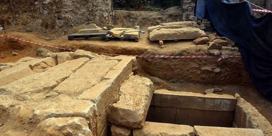 Milas'ta 2 Bin 400 Yıllık Oda Mezar Bulundu