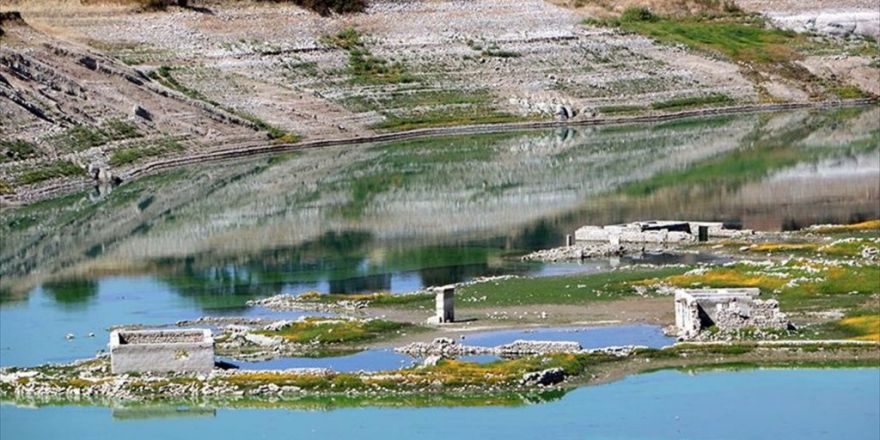 Sular Çekilince Asırlık Köy Ortaya Çıktı