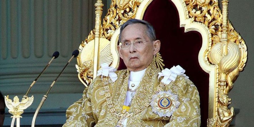 Tayland Kralı Adulyadej Hayatını Kaybetti