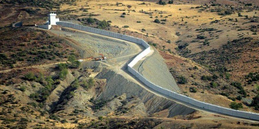 Suriye Sınırında Modüler Duvar Çalışmaları Sürüyor