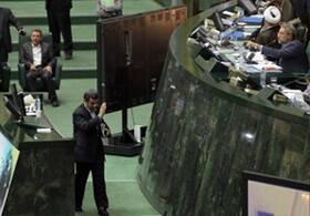 Ahmedinejad'ı Meclisten kovdular!