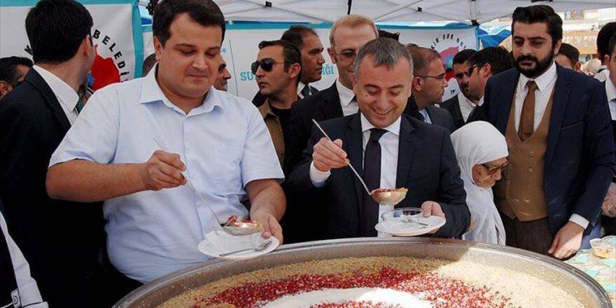 Sur'da 5 Bin Kişiye Aşure Dağıtıldı