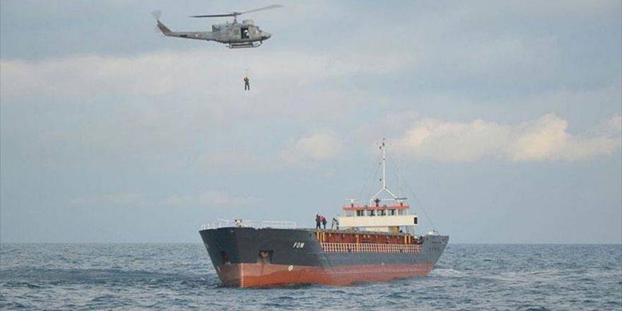 Sürüklenen Gemideki Mürettebat Helikopterle Kurtarıldı
