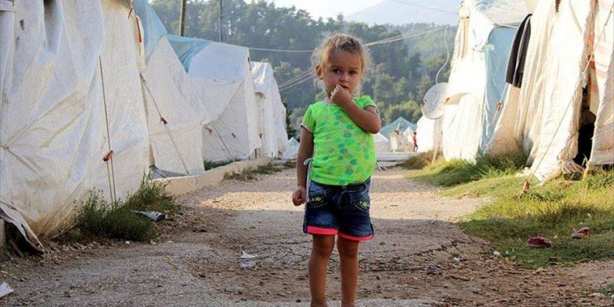 Dünyadaki Tüm Evleri Çadır Sanıyorlar