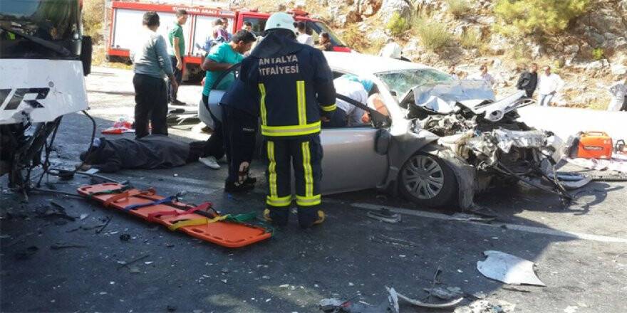 Konya'ya gelen otobüs kaza yaptı: 3 ölü