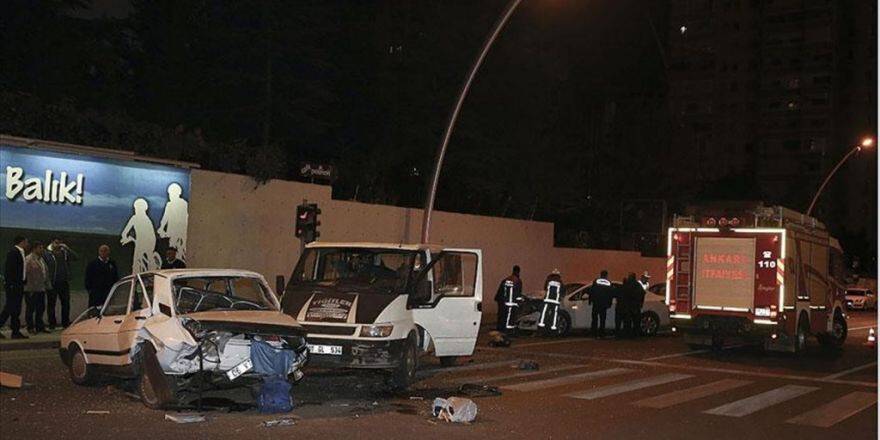 Ankara'da Zincirleme Trafik Kazası: 4 Yaralı