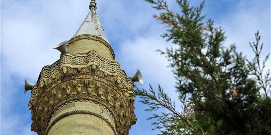Cami Minaresini Hatıra Olarak Götürmüşler