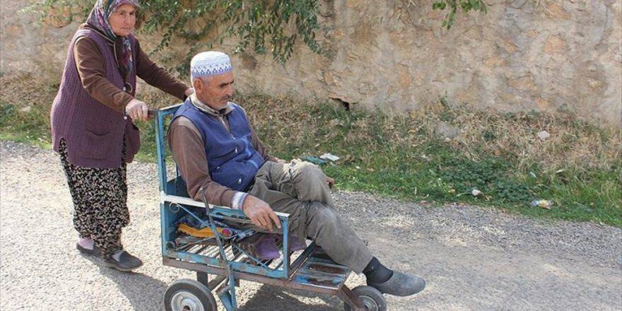 'Kapı Profili'nden Arabasıyla Engelli Oğlunu Gezdiriyor
