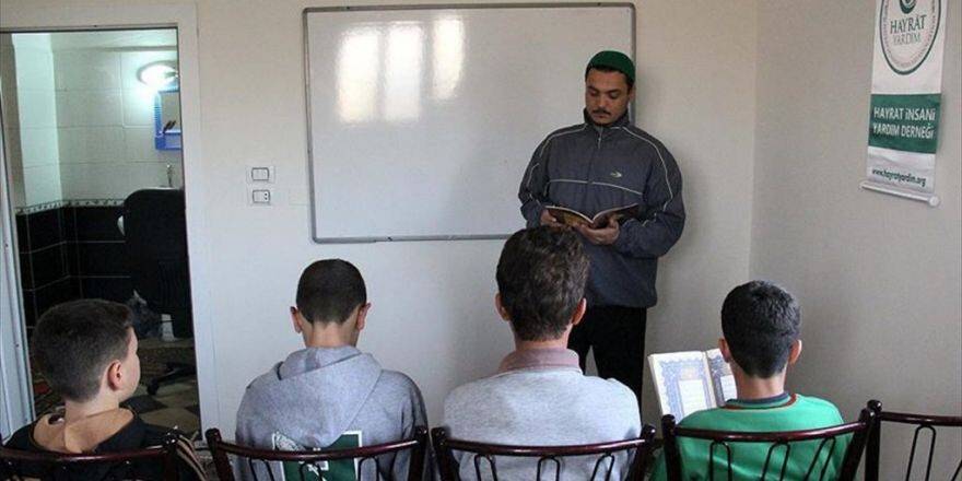 Suriyeli Yetimlere Şefkat Eli