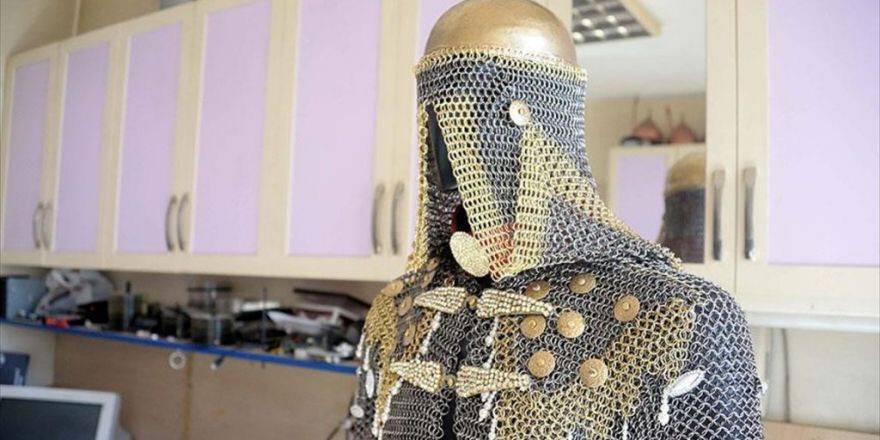 Dizilerde Gördüğü Savaş Zırhlarını Yapıyor