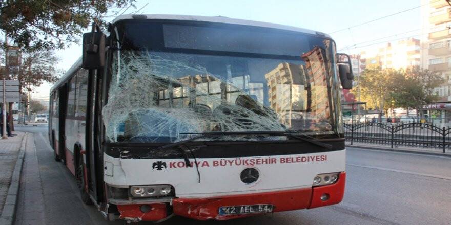 Konya'da belediye otobüsü ile kamyonet çarpıştı