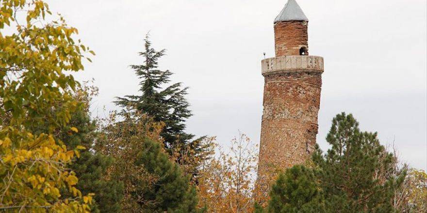 Minarenin Eğimi Pisa Kulesi'nden Fazla