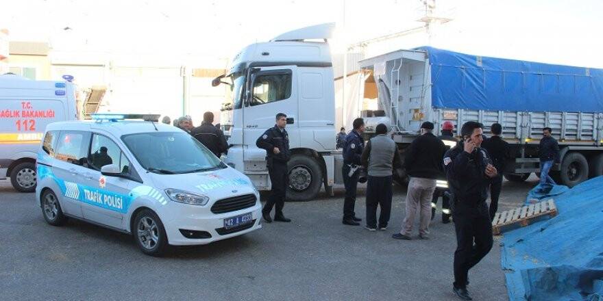 Konya'da başı dorseye sıkışan sürücü öldü