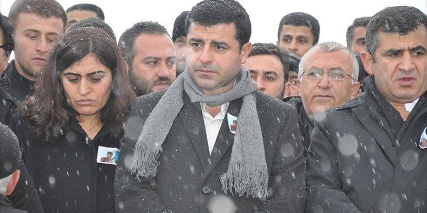Selahattin Demirtaş Diyarbakır'daki Evinde Gözaltına Alındı