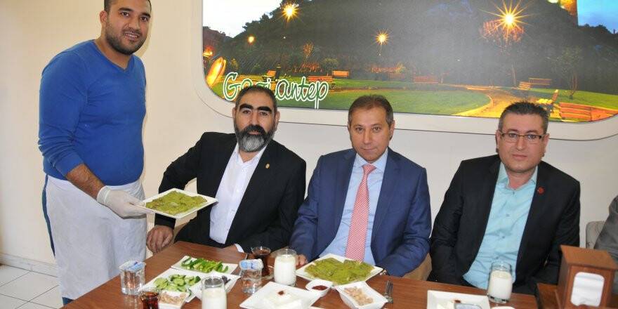 Başkanlar, katmer ziyafetinde