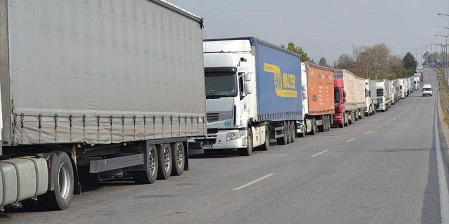 Avrupa'ya Açılan Sınır Kapılarında Tır Kuyruğu