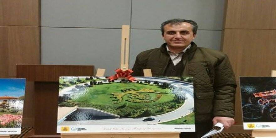 Fotoğraf gönüllüsü Mehmet Koru ödül töreninde