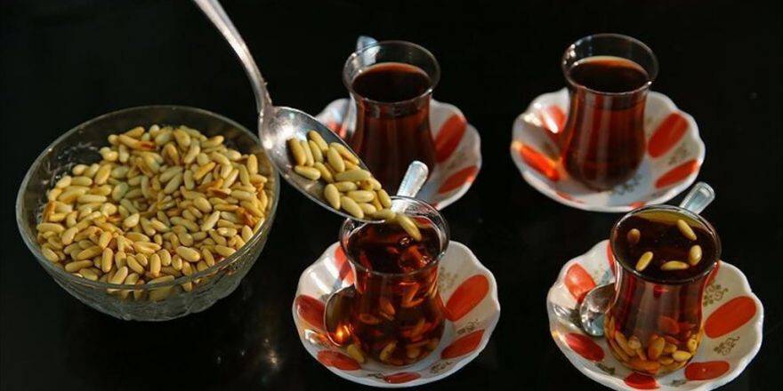 Çam Kokulu "Cilveli Çay"dan Vazgeçmiyorlar