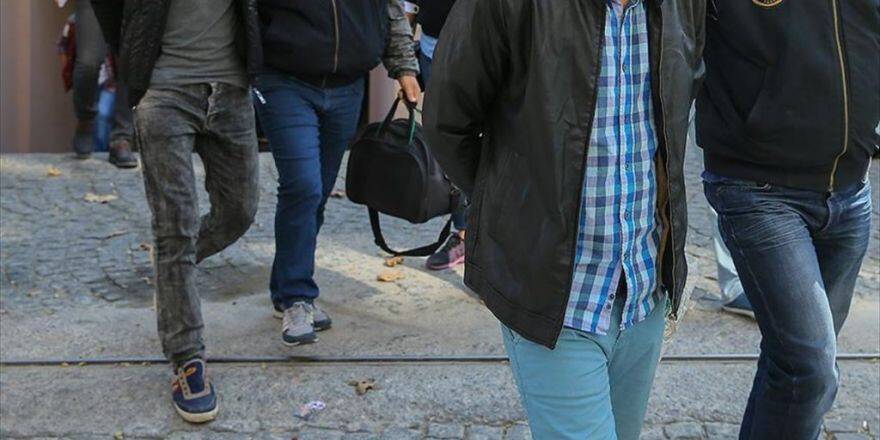 İzmir'de Belediye Çalışanı 15 Kişi Fetö'den Gözaltında