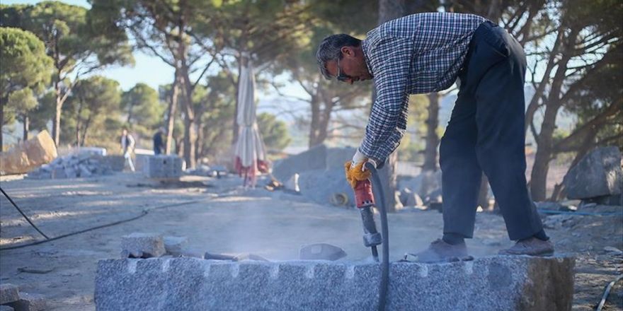 'Bergama Taşı' Avrupa Meydanlarını Süslüyor