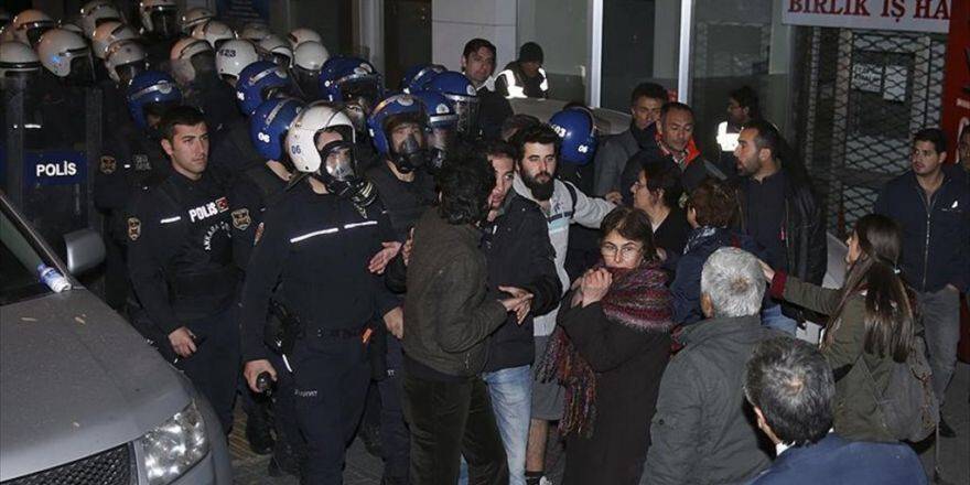 Başkentte Dernek Mühürlemeye Gelen Polis Engellenmek İstendi