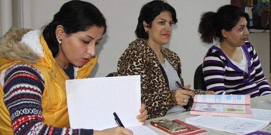 İranlı Turistler Van'da Türkçe Öğreniyor