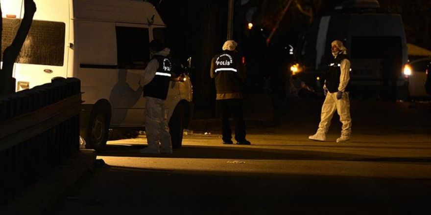 Van'da Ak Parti İlçe Binasına Bombalı Saldırı