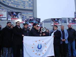 Viyanada'ki Bm Binası Önünde Suriye Protestosu