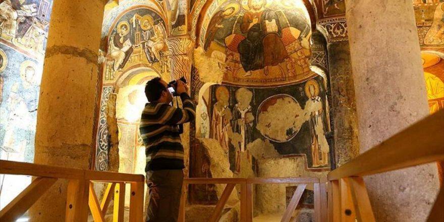 Kapadokya'daki Bin Yıllık Freskler Turistleri Büyülüyor