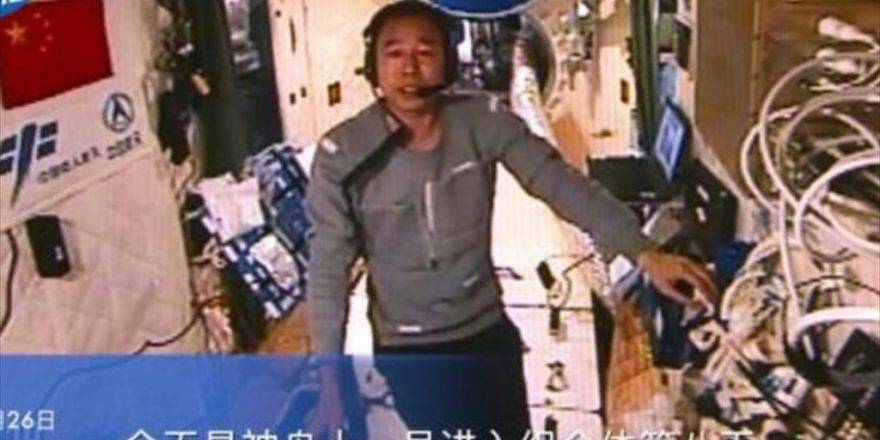 Çin'in 'Astronot Gazetecileri' Uzaydan Bildirdi