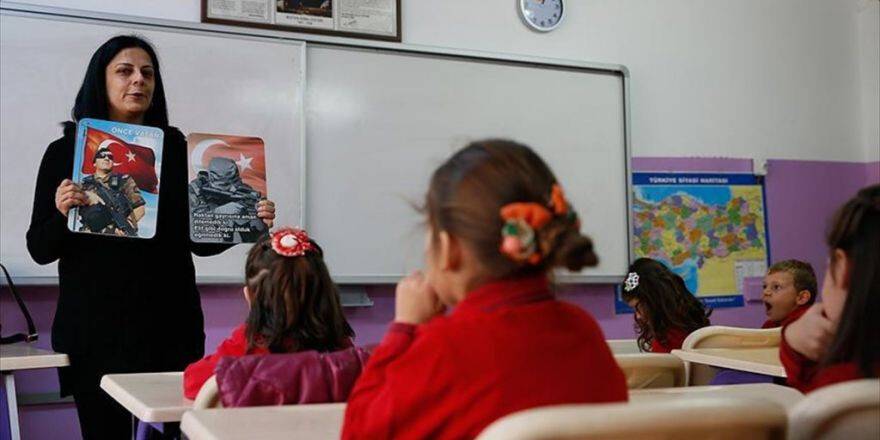 Demokrasi Şehidinin Öğretmen Eşinden 'Vatan' Dersi