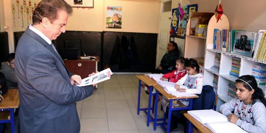 Görme Engelli Öğrencilerine 'Işık' Oluyorlar