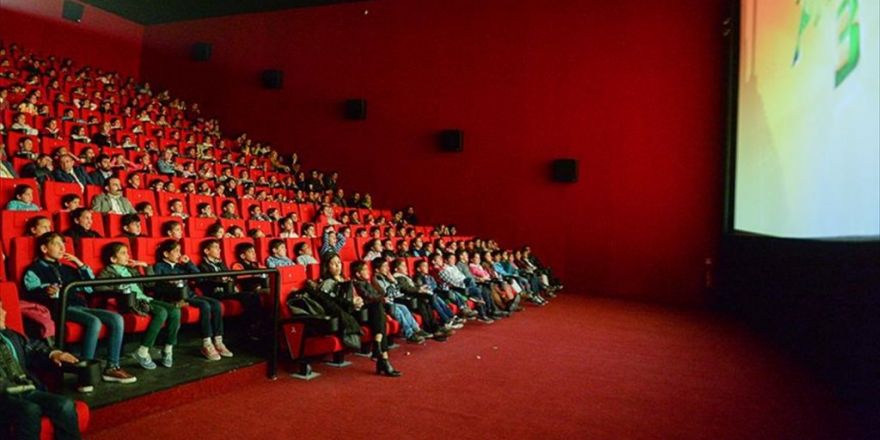Sinema Salonları Bir Milyon Öğrenciyi Ağırlayacak